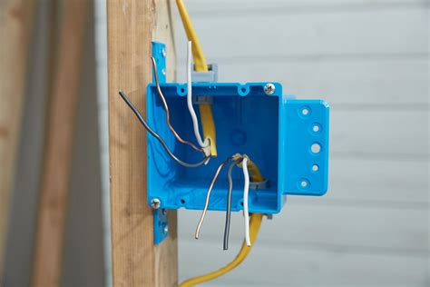 Replacing a hanging junction box and how to splice wires 